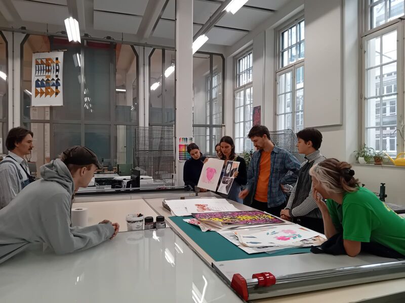 Inversie #6 aan de slag in de werkplaats van Grafisch Atelier Den Bosch